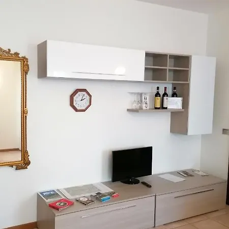 דירה Incantevole Con Parcheggio Gratuito טיראנו