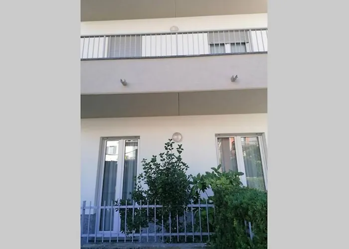 Incantevole Con Parcheggio Gratuito * 티라노